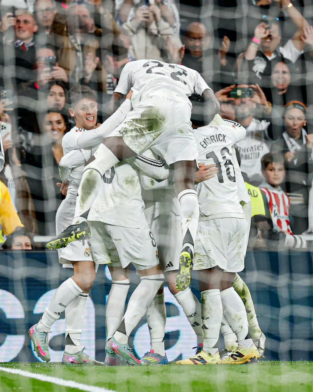 米兰体育app下载地址-皇家马德里重手除暴，贝尔空门破绽