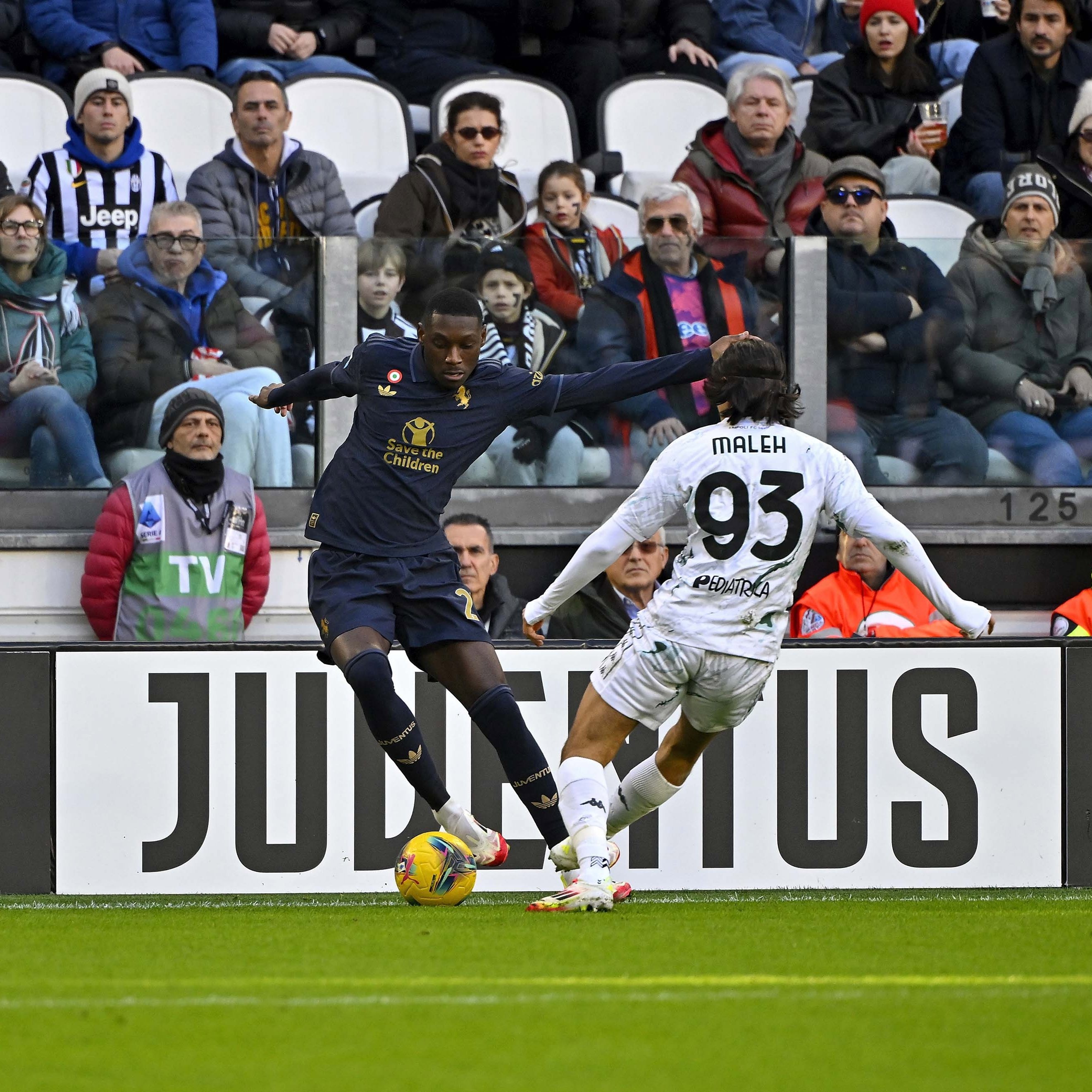 包含意甲豪门客场大胜，击败对手占据领先的词条