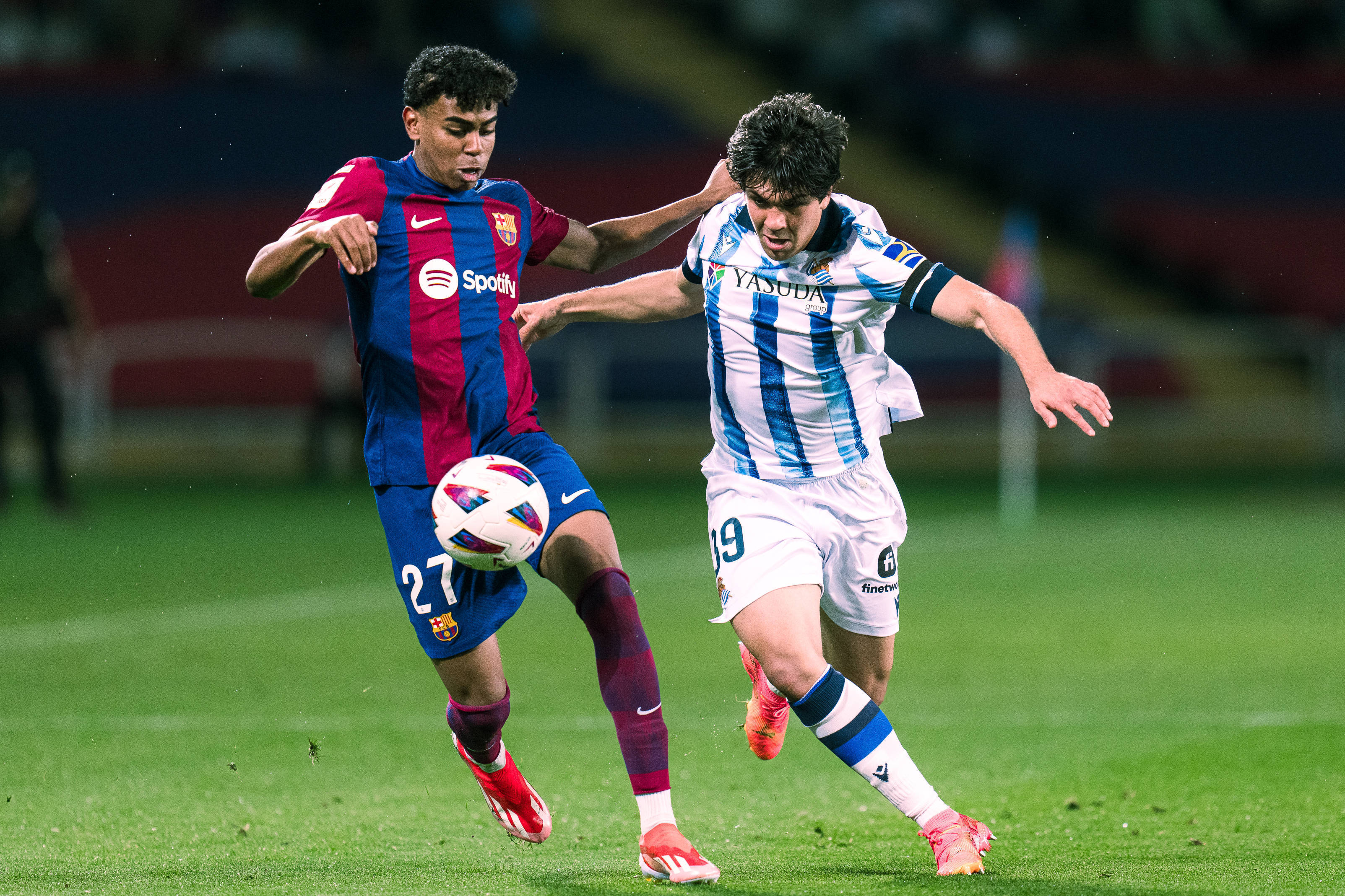 足球赛事精彩纷呈,令人目不暇接 足球赛事精彩纷呈,令人目不暇接