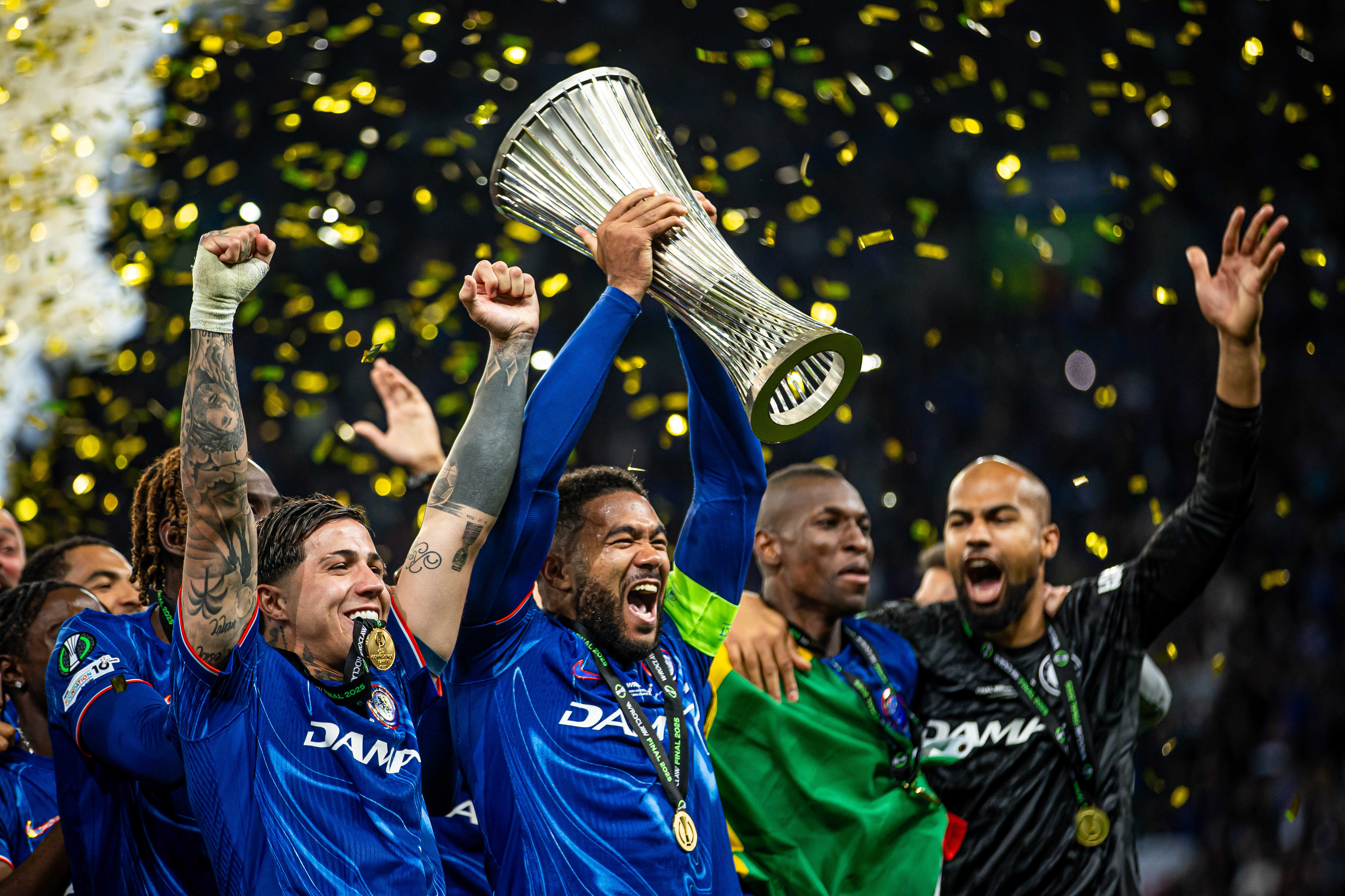 切尔西球队集训备战,决意夺冠 切尔西球队集训备战,决意夺冠