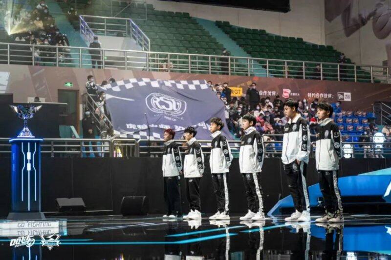 包含抢眼表现,球队势不可挡夺冠奖杯的词条 包含抢眼表现,球队势不可挡夺冠奖杯的词条