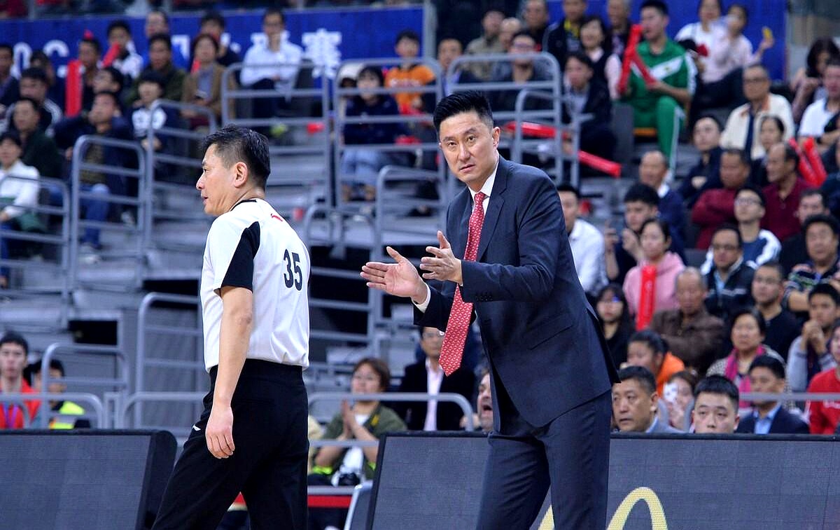 包含球队老将因伤缺席,队友联手突破困境的词条 包含球队老将因伤缺席,队友联手突破困境的词条