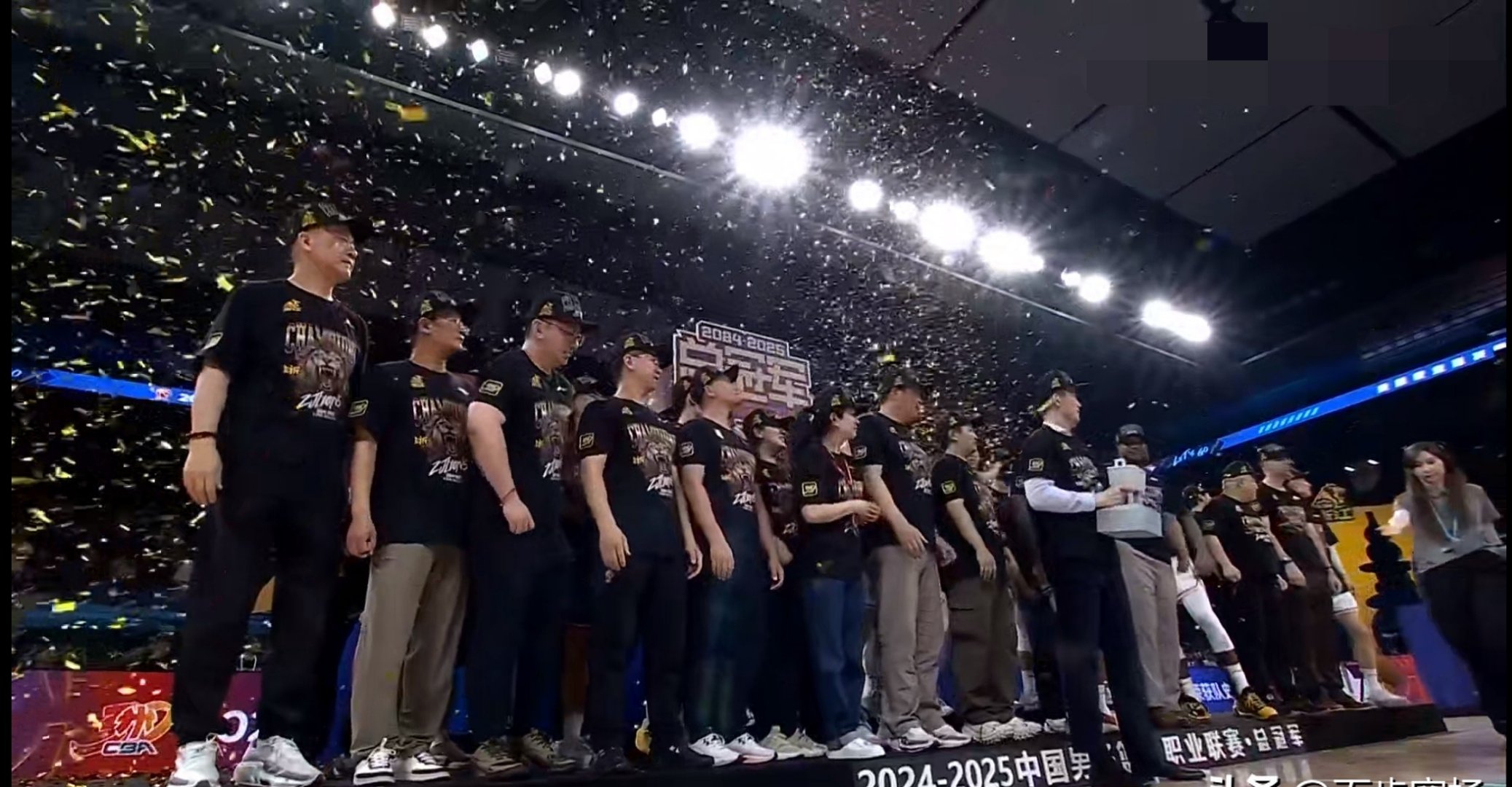 米兰体育娱乐-多国选手齐聚赛场，角逐激烈