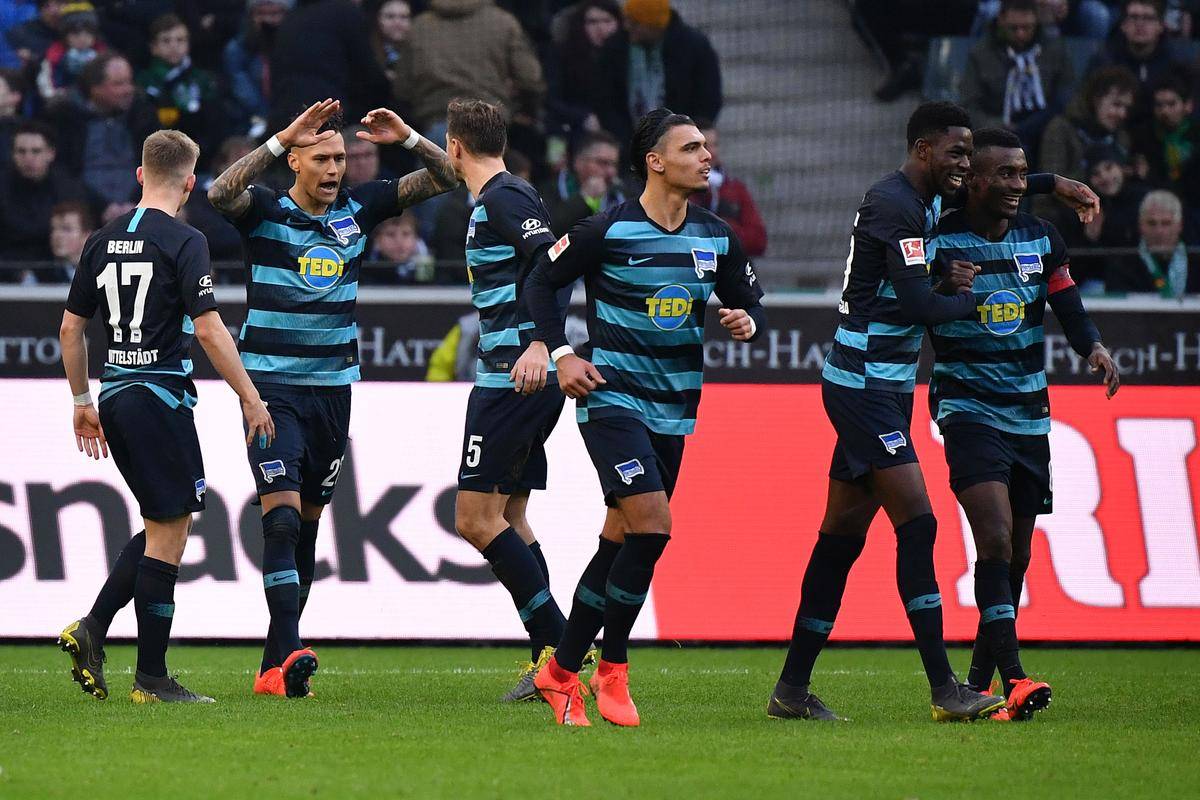 包含柏林联盟憾平对手，保持稳定状态的词条