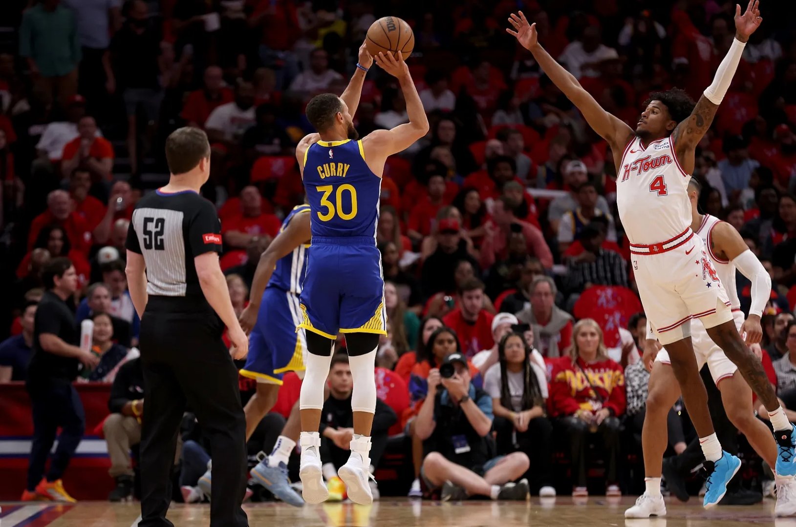 米兰体育网页版入口-火箭惊险击败黄蜂，继续领先西部