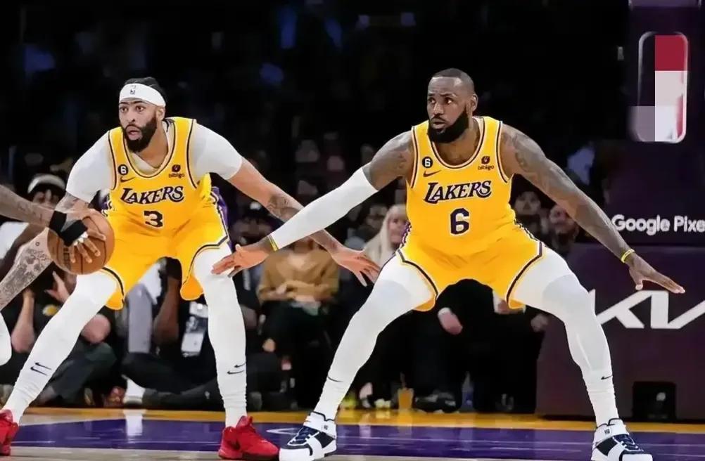 勇士主场惊险击败湖人,继续领跑西部 勇士主场惊险击败湖人,继续领跑西部