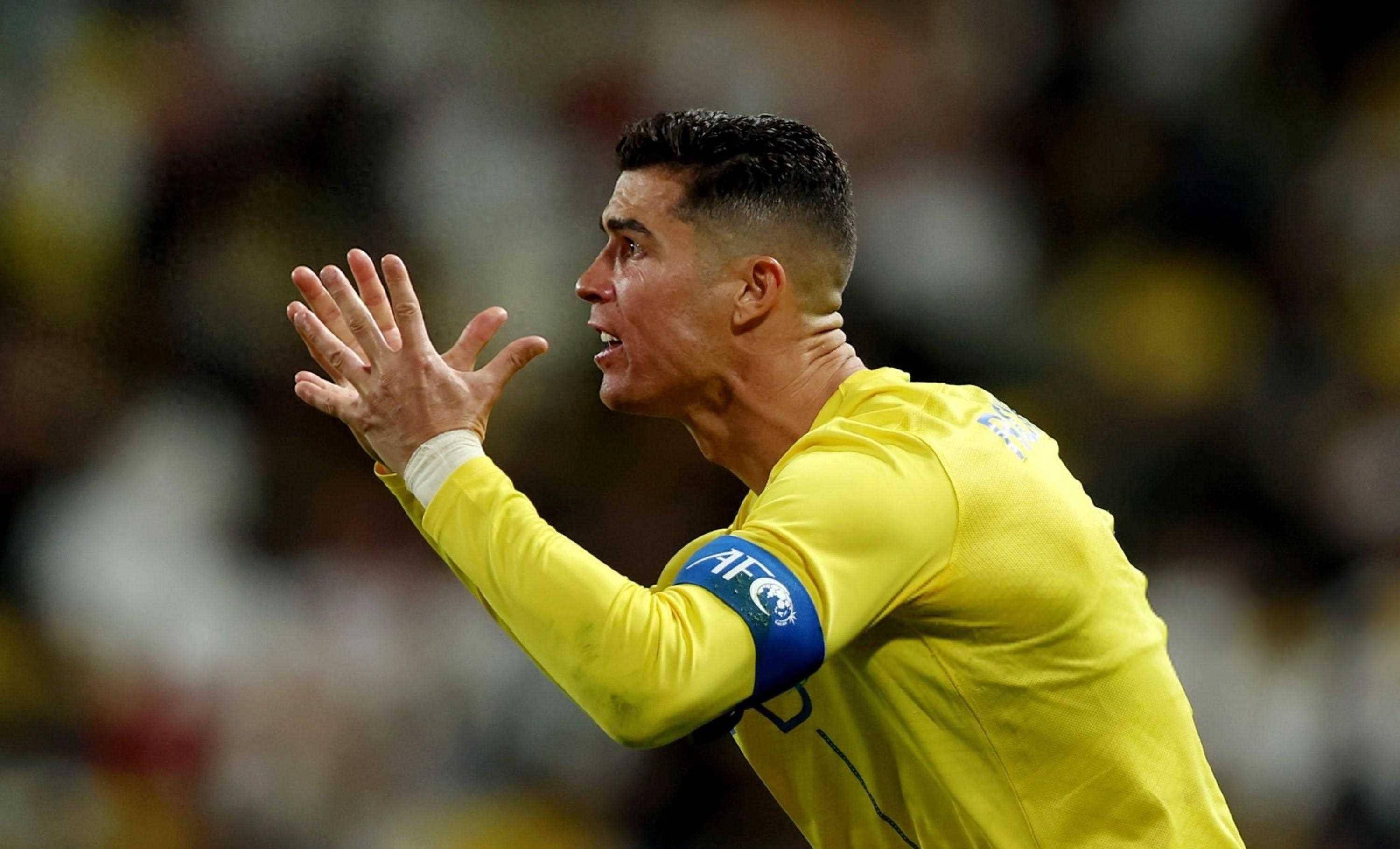 法兰克福球迷翘首期待球队在接下来的比赛中取得胜利的简单介绍