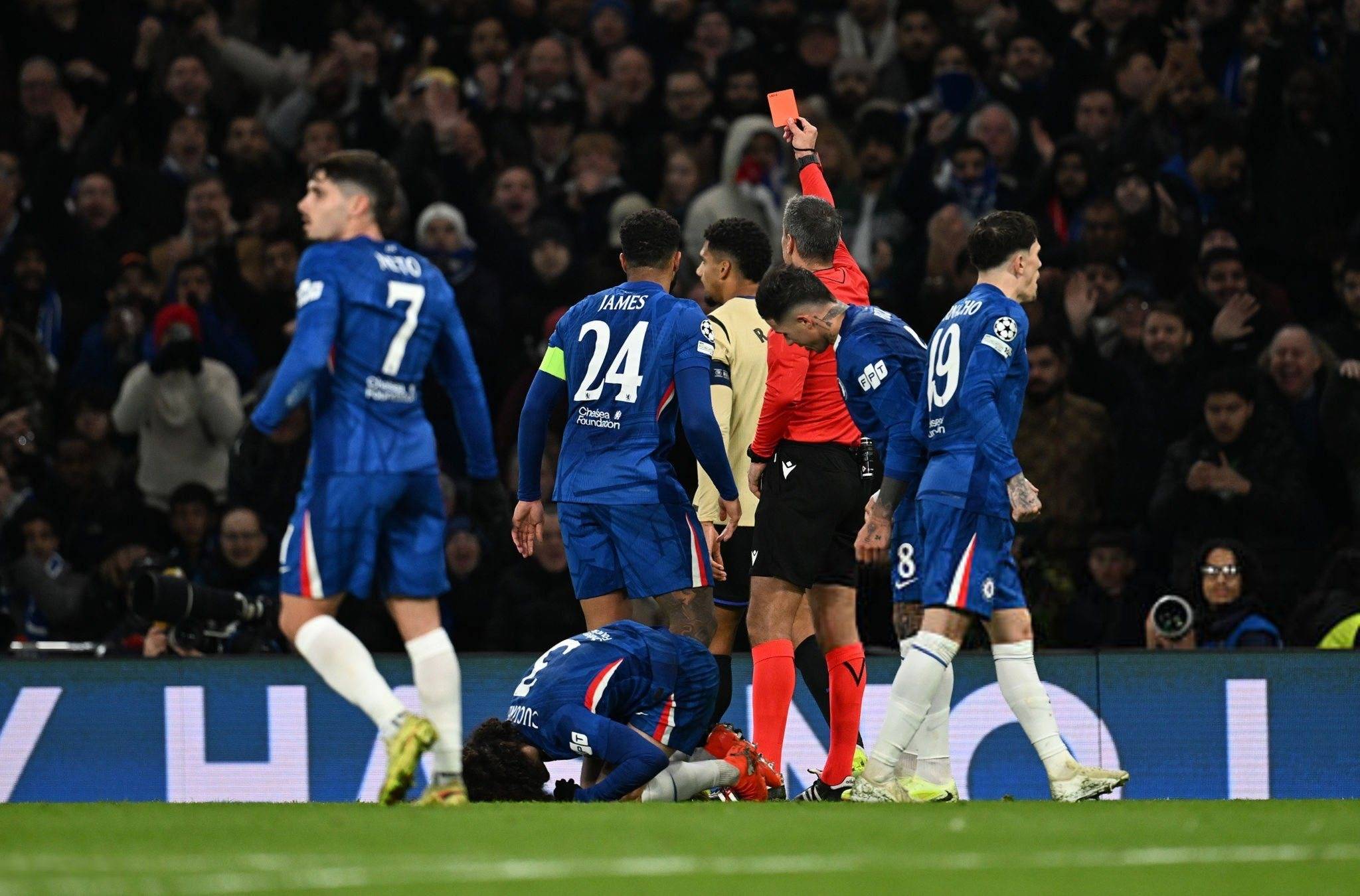 尤文客战绝杀曼城，晋级欧冠八强